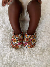 Load image into Gallery viewer, Floral Smiles Booties