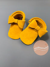 Load image into Gallery viewer, Bow Booties
