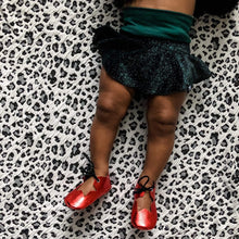 Load image into Gallery viewer, Roulette Red StarFall
