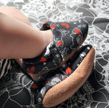 Load image into Gallery viewer, Emo Bat Kawaii Booties
